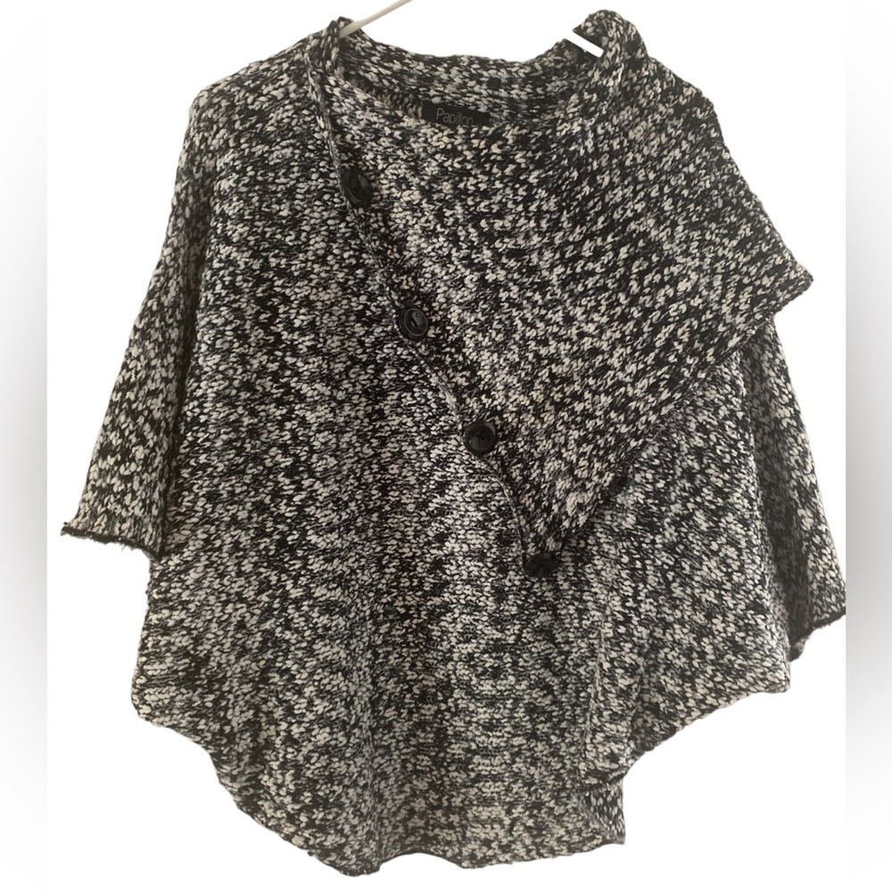 Papillon Sweater Poncho Women’s Black and White Size Large Excellent Condition